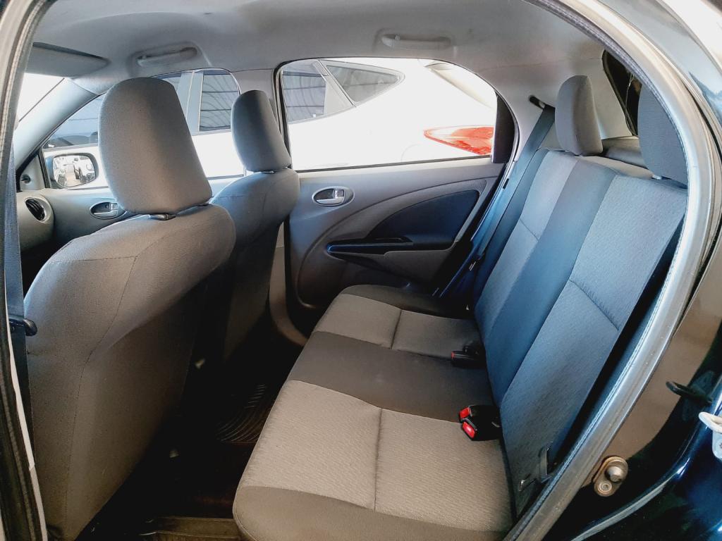 TOYOTA Etios Hatch - Foto