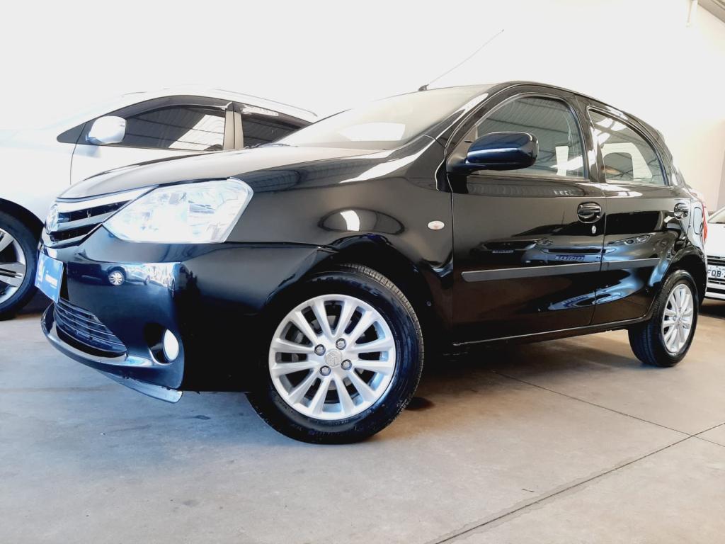 TOYOTA Etios Hatch - Foto