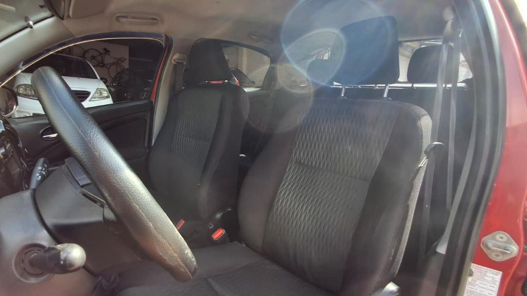 TOYOTA Etios Hatch - Foto