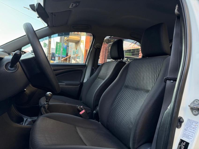 TOYOTA Etios Hatch - Foto