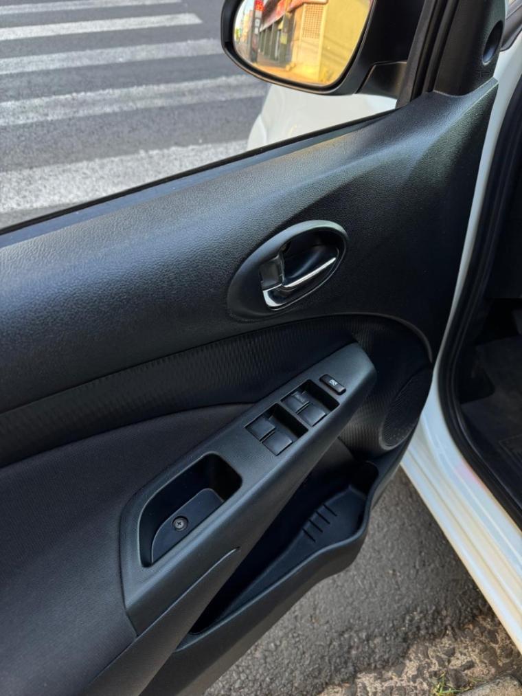 TOYOTA Etios Hatch - Foto