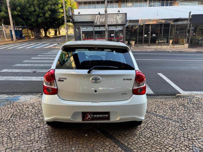 TOYOTA Etios Hatch - Foto