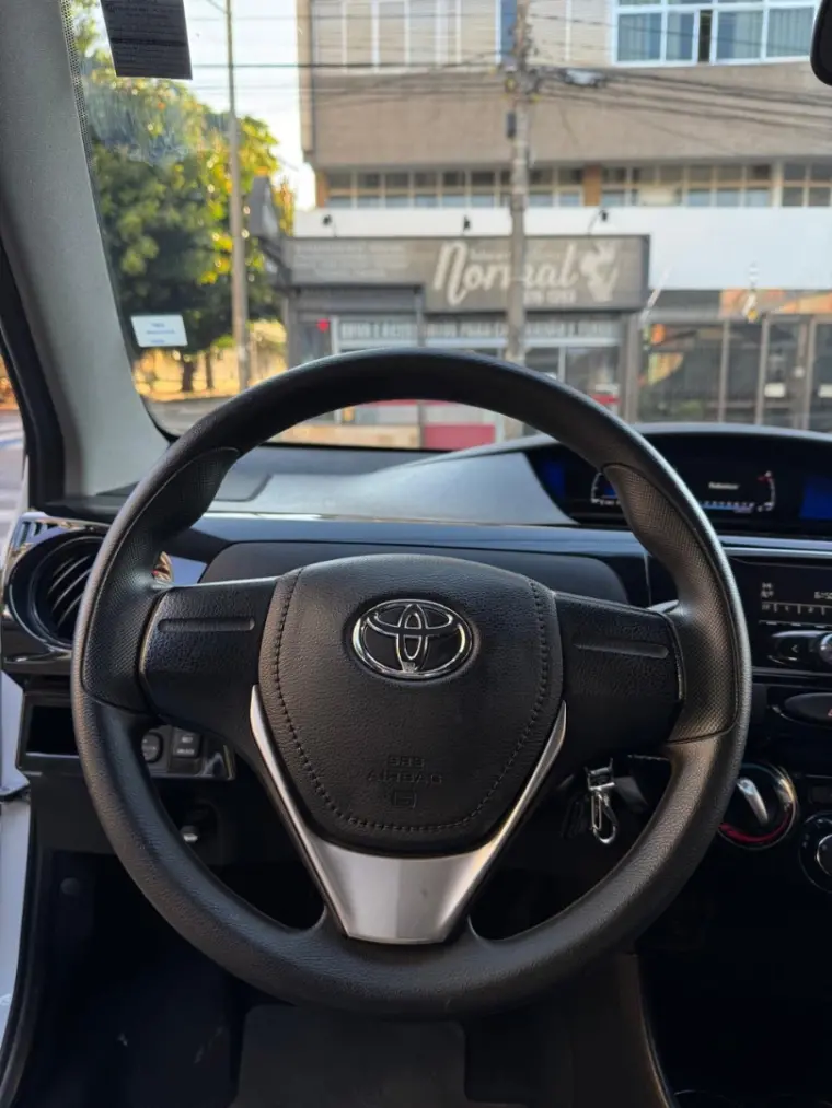 TOYOTA Etios Hatch - Foto