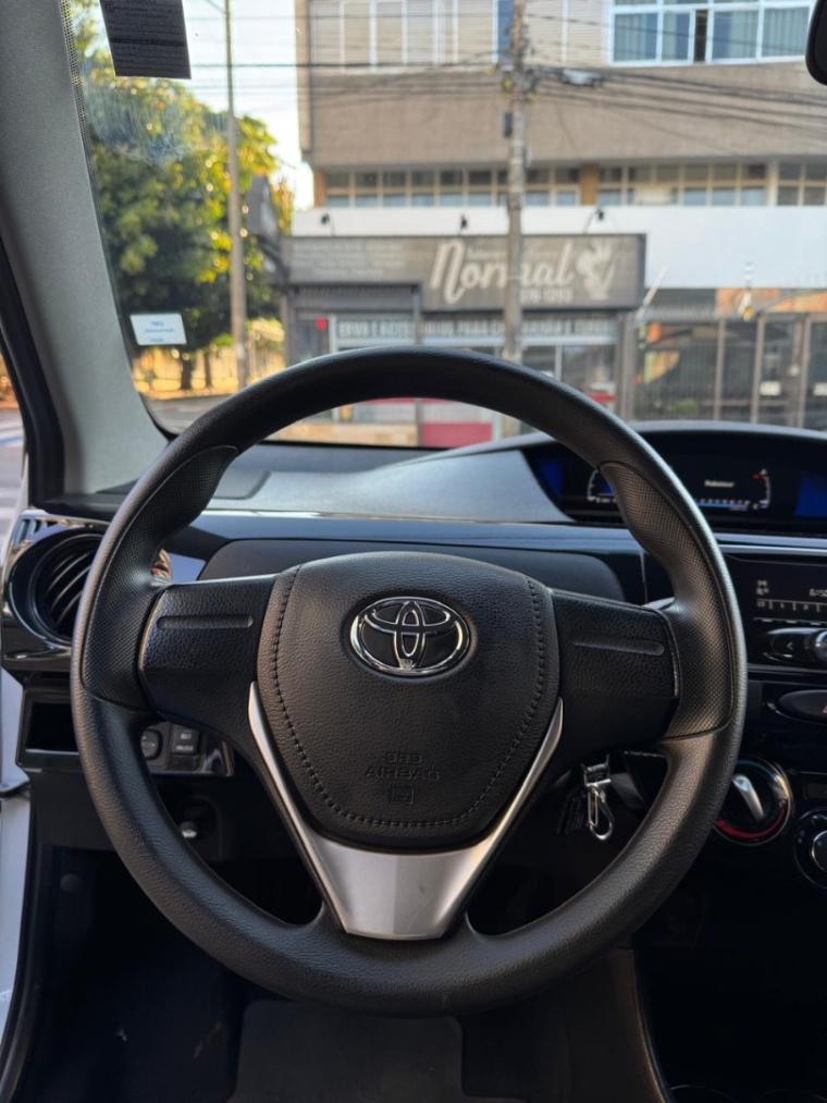 TOYOTA Etios Hatch - Foto