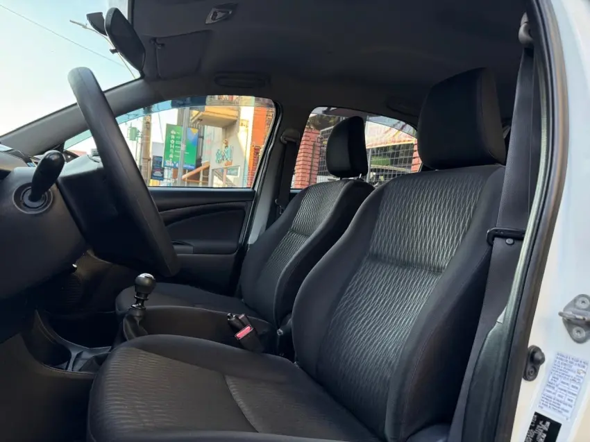 TOYOTA Etios Hatch - Foto
