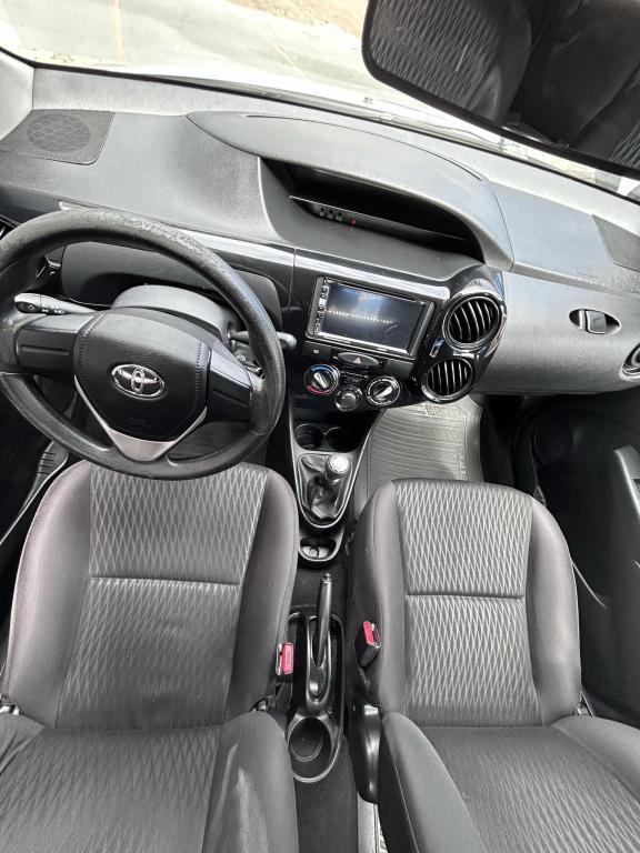 TOYOTA Etios Hatch - Foto