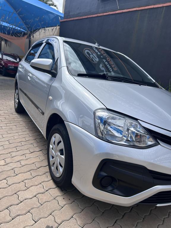 TOYOTA Etios Hatch - Foto