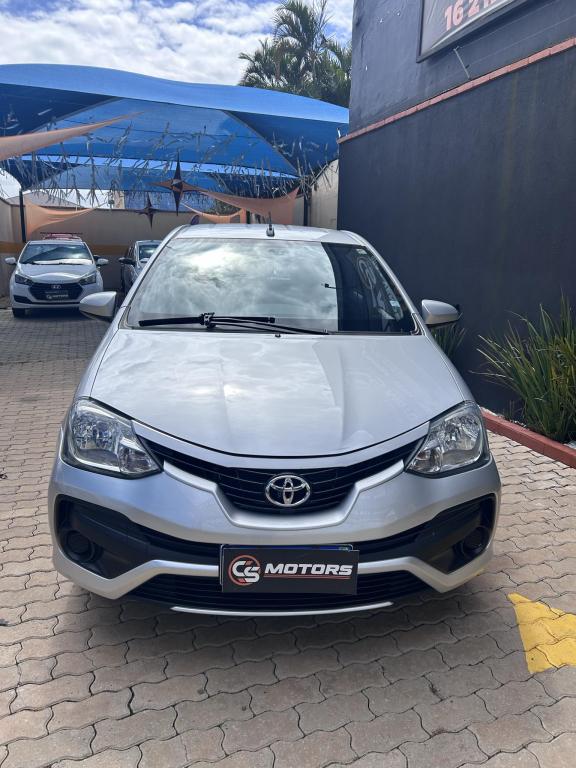 TOYOTA Etios Hatch - Foto