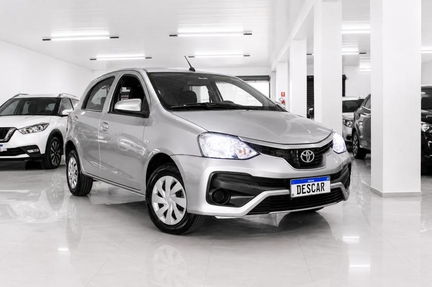 TOYOTA Etios Hatch - Foto