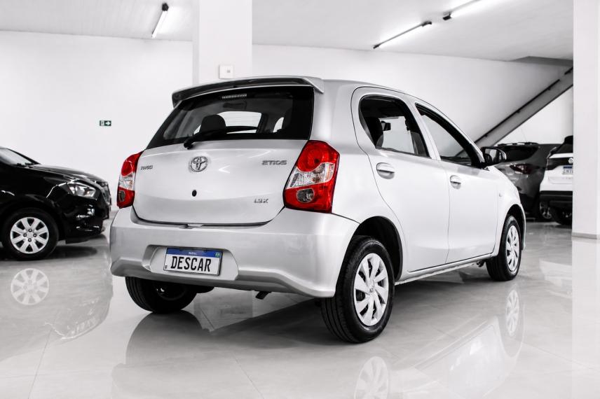 TOYOTA Etios Hatch - Foto