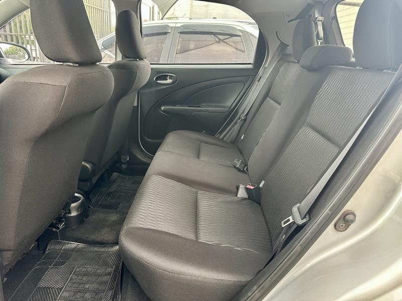 TOYOTA Etios Hatch - Foto