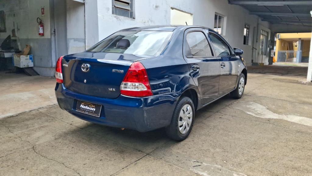 TOYOTA Etios Sedan - Foto