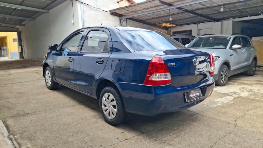 TOYOTA Etios Sedan - Foto