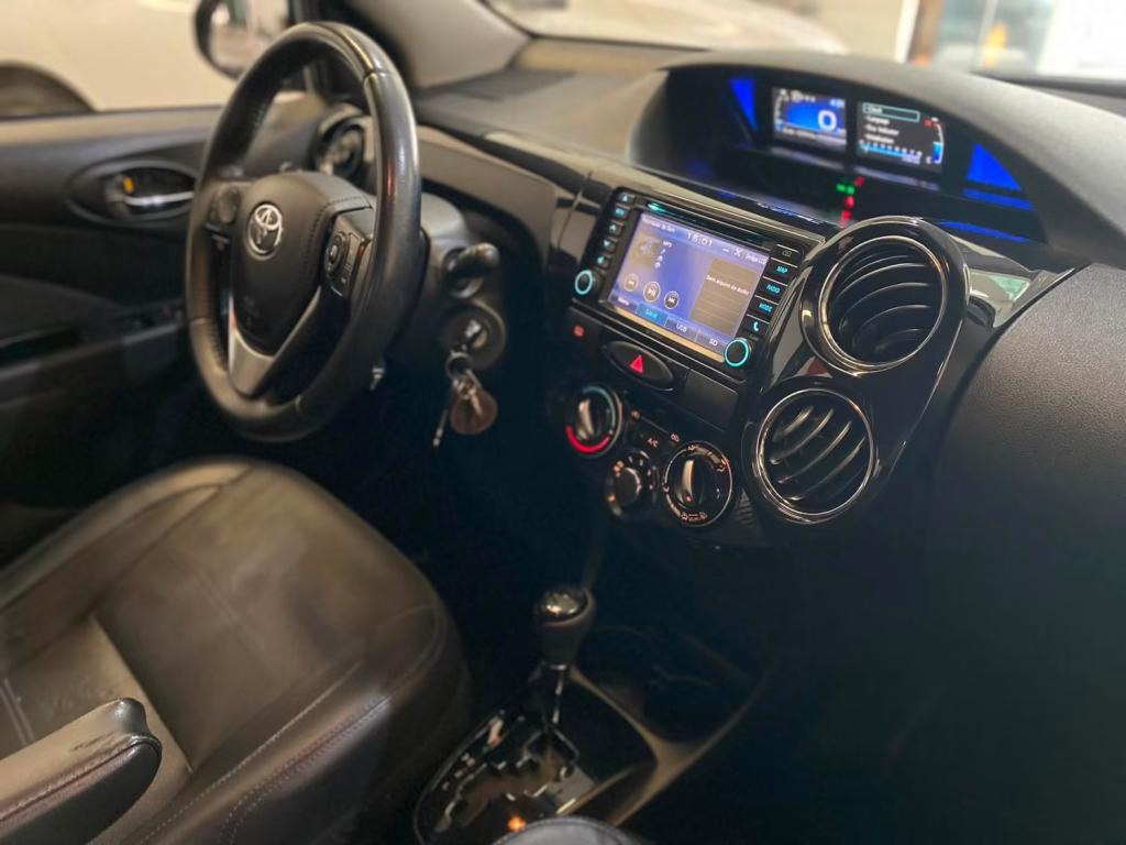 TOYOTA Etios Sedan - Foto