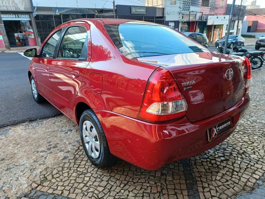 TOYOTA Etios Sedan - Foto