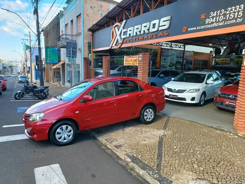 TOYOTA Etios Sedan - Foto