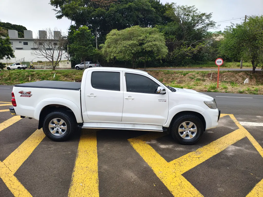 TOYOTA Hilux Caminhonete - Foto