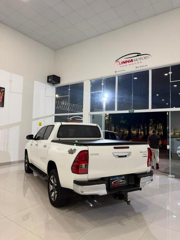 TOYOTA Hilux Caminhonete - Foto