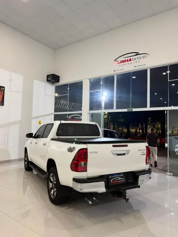 TOYOTA Hilux Caminhonete - Foto