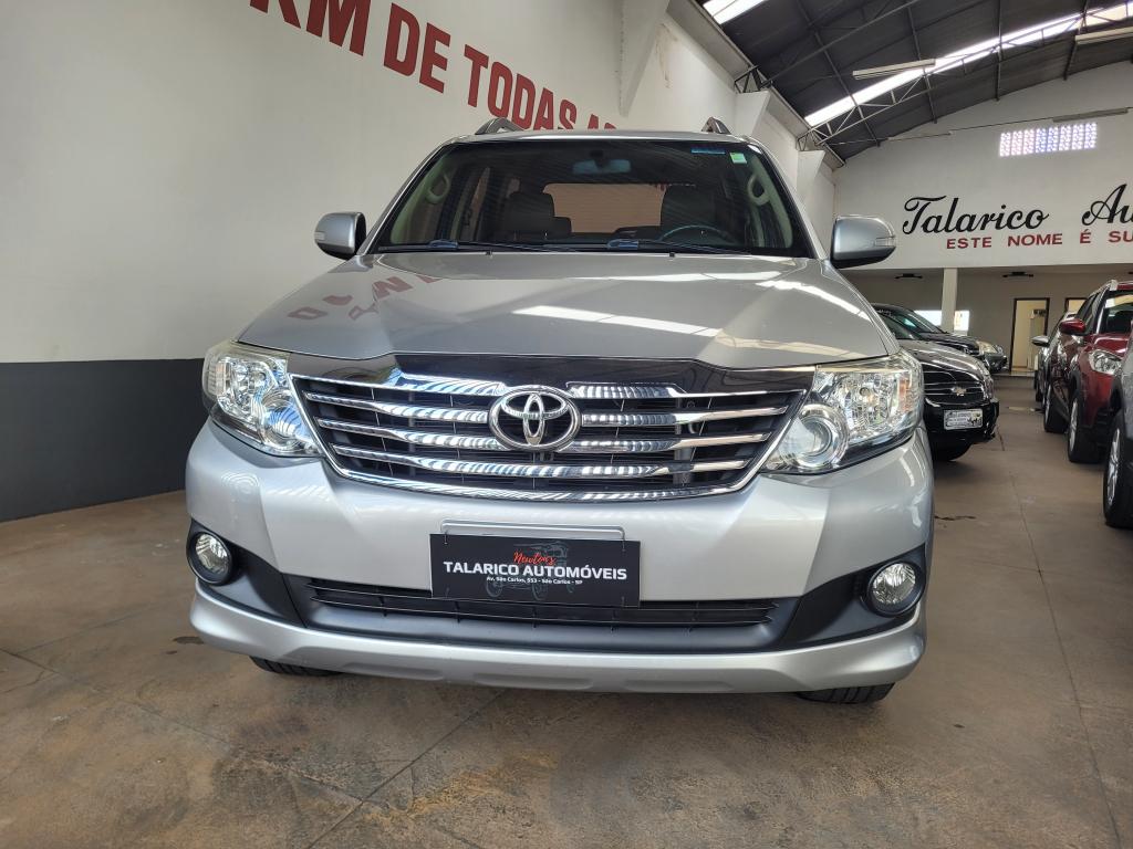TOYOTA Hilux SW4