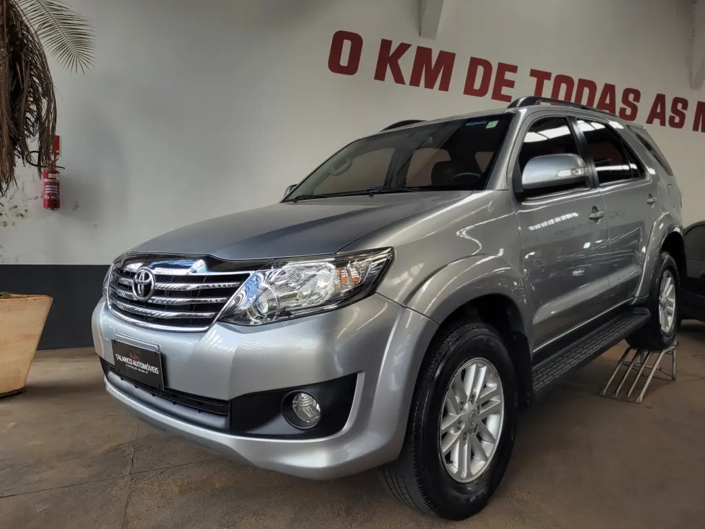 TOYOTA Hilux SW4 - Foto