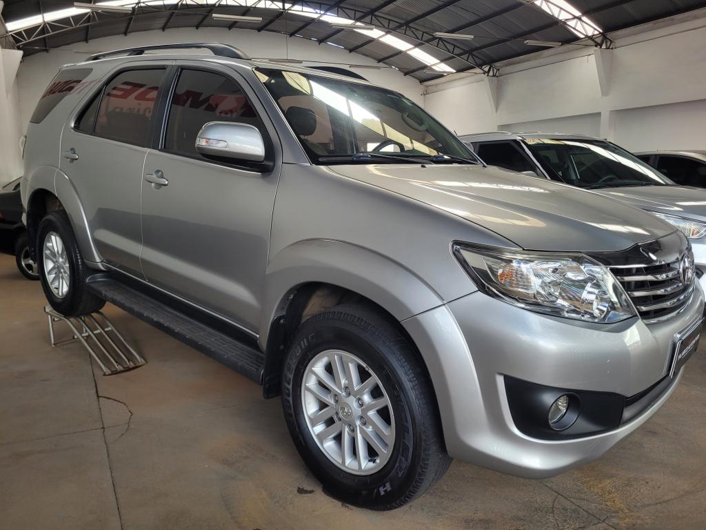 TOYOTA Hilux SW4 - Foto