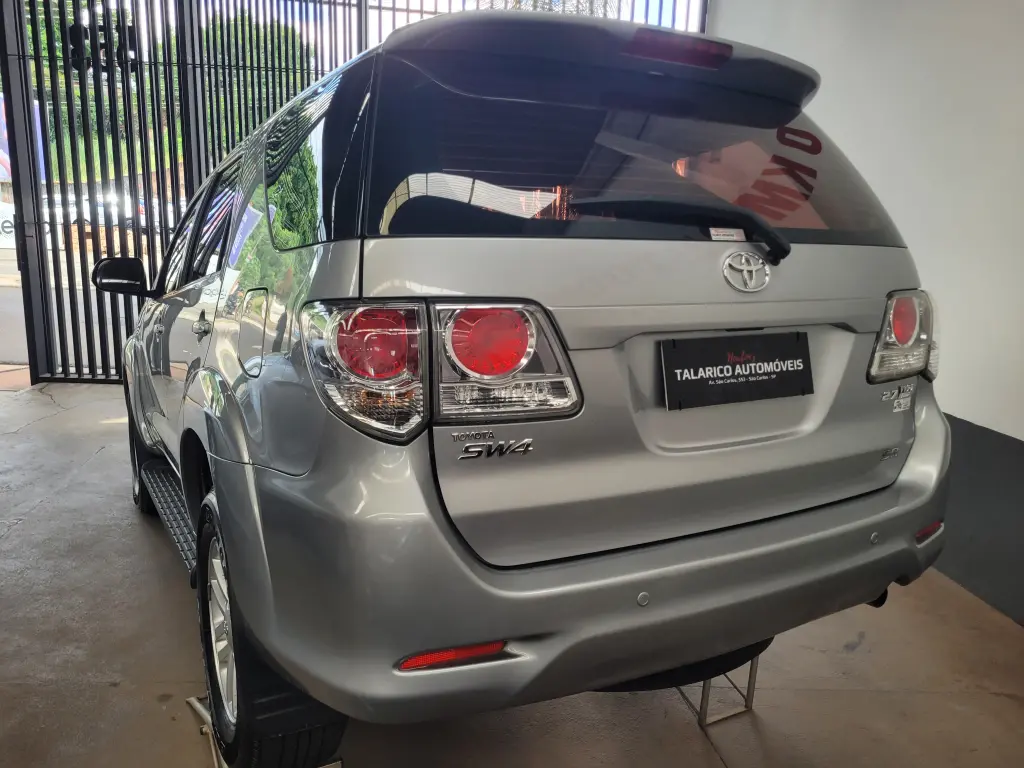 TOYOTA Hilux SW4 - Foto