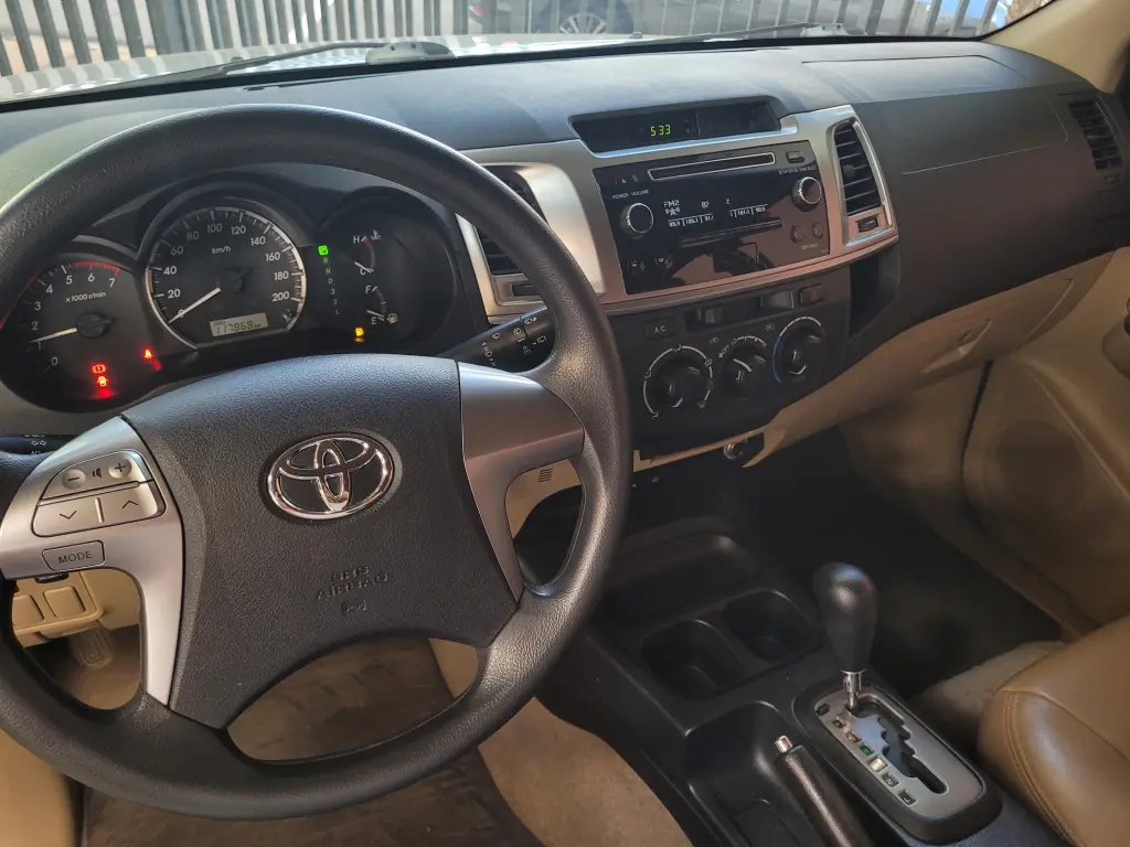 TOYOTA Hilux SW4 - Foto