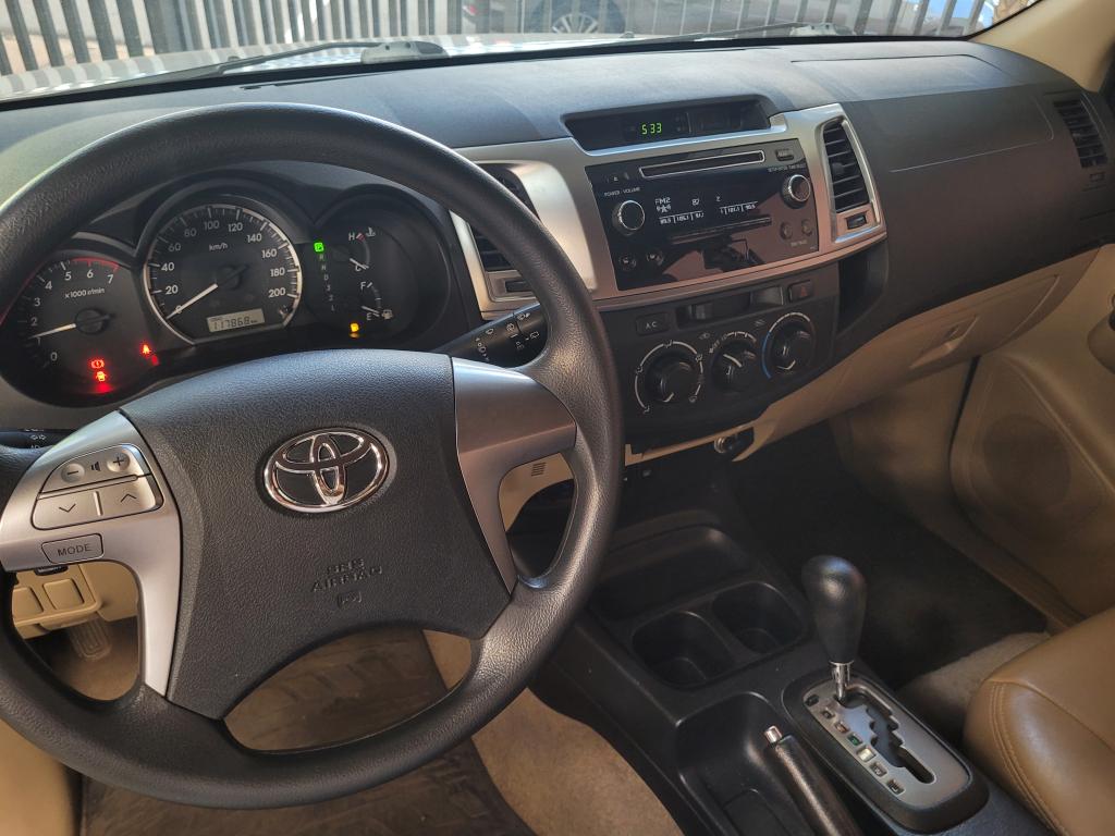 TOYOTA Hilux SW4 - Foto