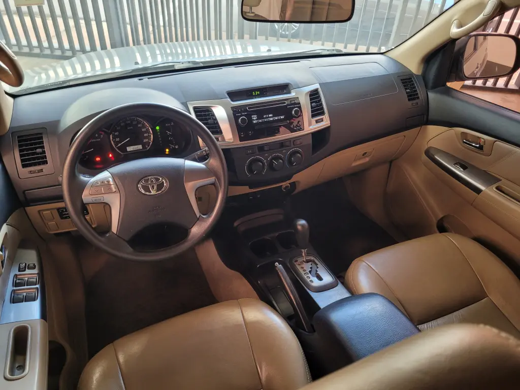 TOYOTA Hilux SW4 - Foto