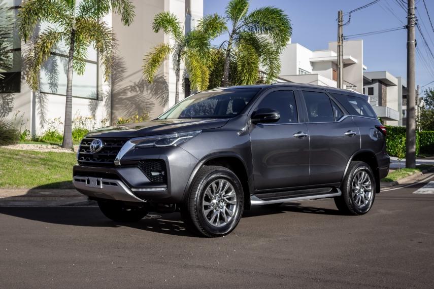 TOYOTA Hilux SW4 - Foto