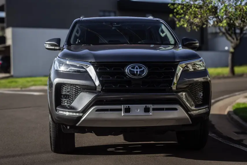 TOYOTA Hilux SW4 - Foto