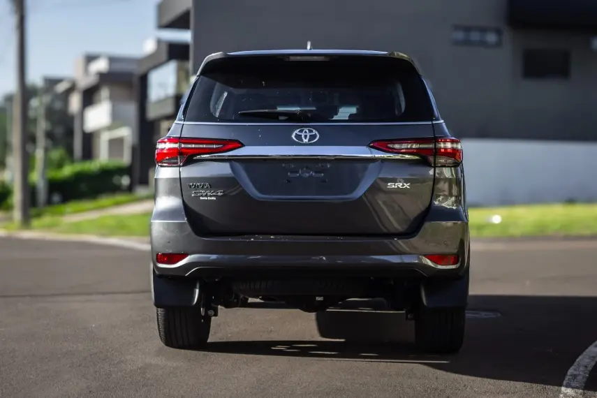 TOYOTA Hilux SW4 - Foto