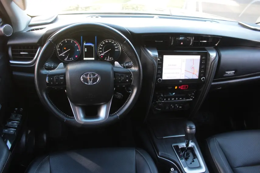 TOYOTA Hilux SW4 - Foto