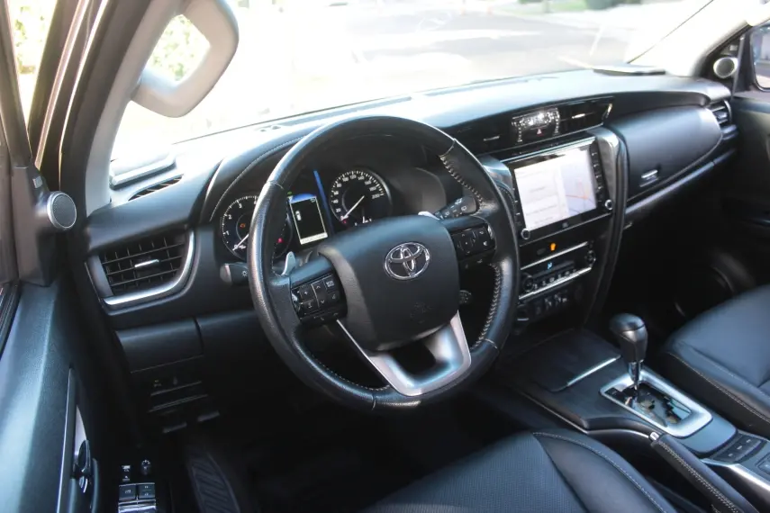 TOYOTA Hilux SW4 - Foto