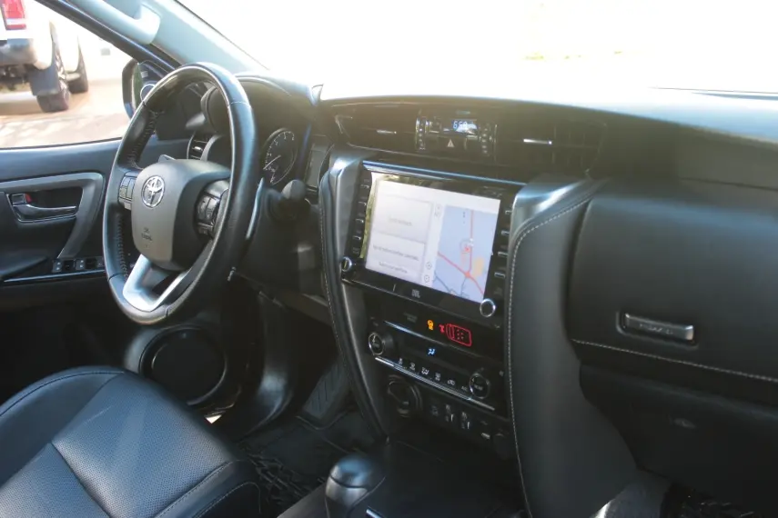 TOYOTA Hilux SW4 - Foto