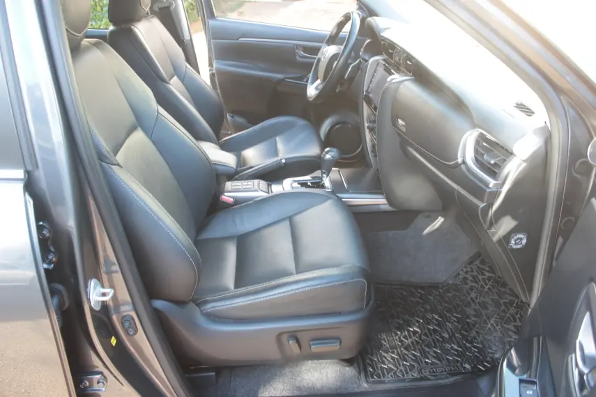 TOYOTA Hilux SW4 - Foto