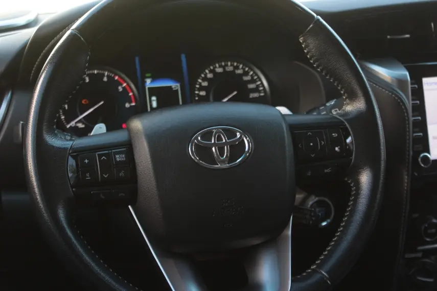 TOYOTA Hilux SW4 - Foto