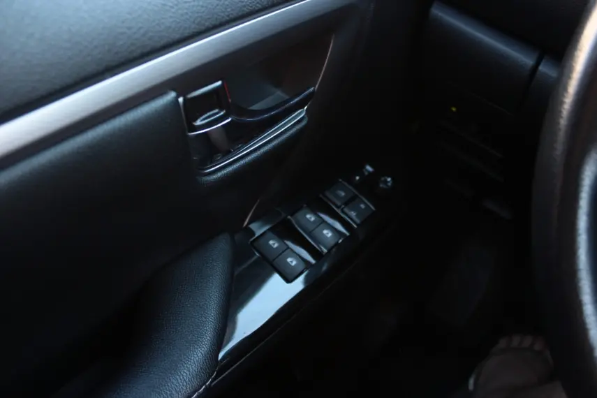 TOYOTA Hilux SW4 - Foto