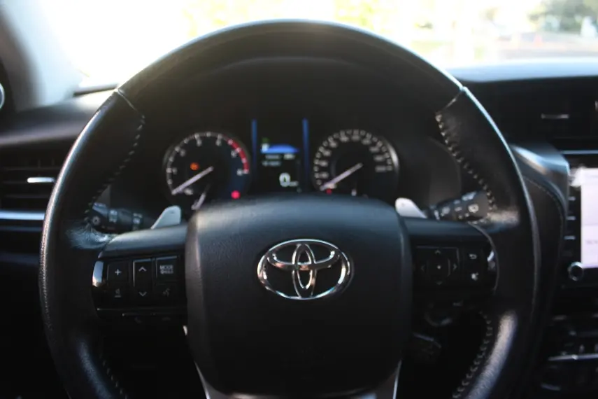 TOYOTA Hilux SW4 - Foto