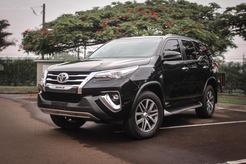 TOYOTA Hilux SW4 - Foto