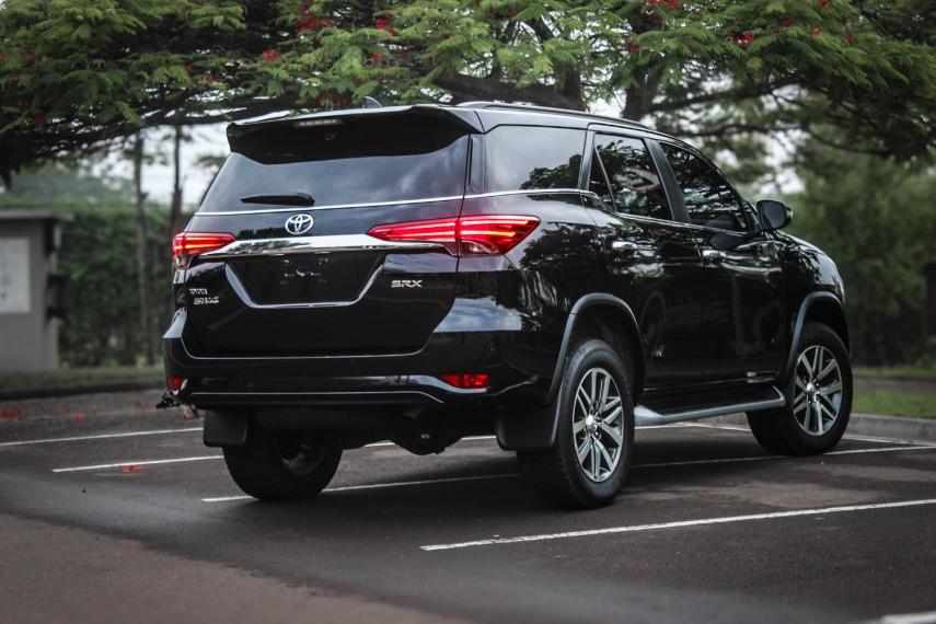 TOYOTA Hilux SW4 - Foto