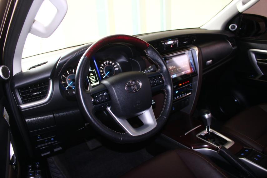 TOYOTA Hilux SW4 - Foto