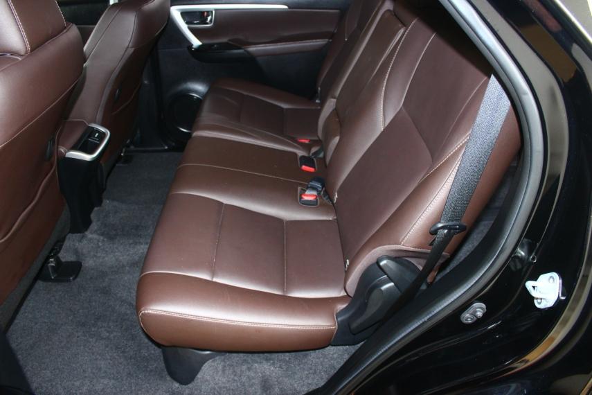 TOYOTA Hilux SW4 - Foto