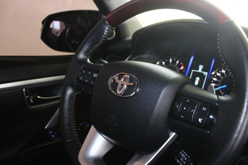 TOYOTA Hilux SW4 - Foto