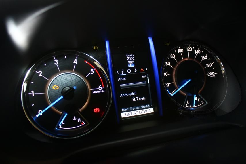 TOYOTA Hilux SW4 - Foto