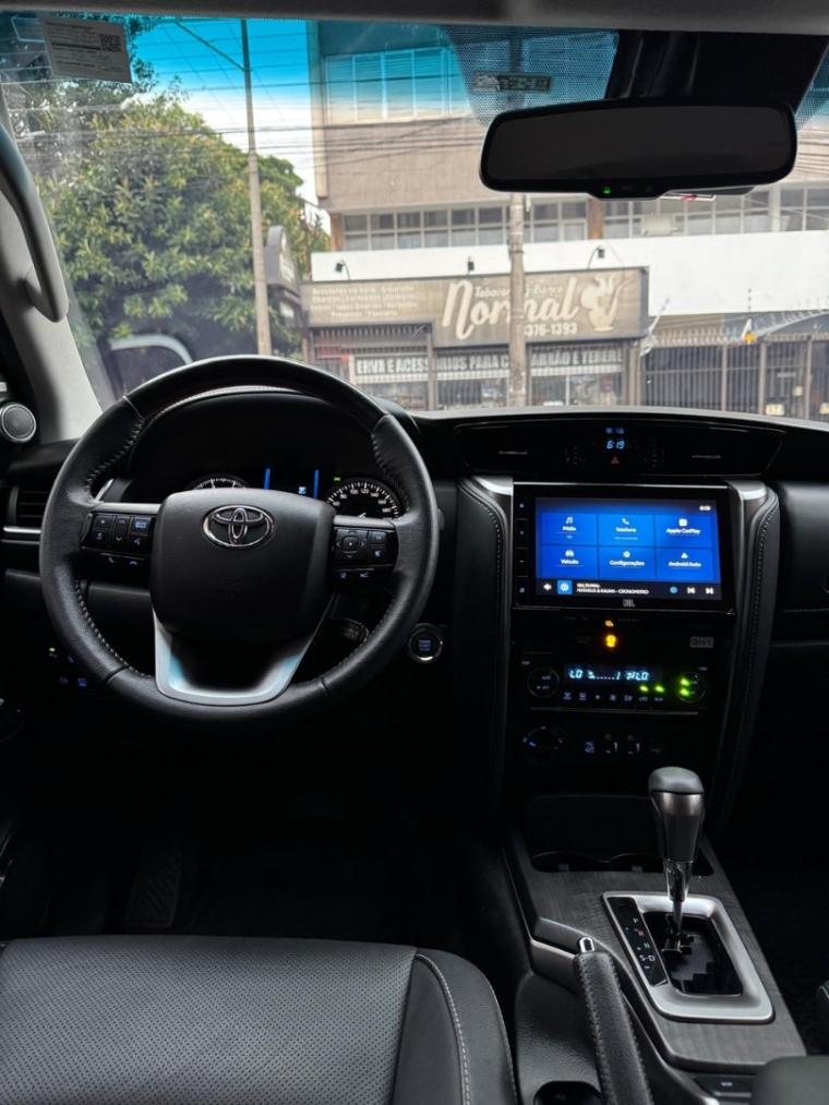 TOYOTA Hilux SW4 - Foto