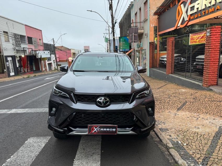TOYOTA Hilux SW4 - Foto