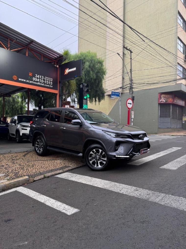 TOYOTA Hilux SW4 - Foto