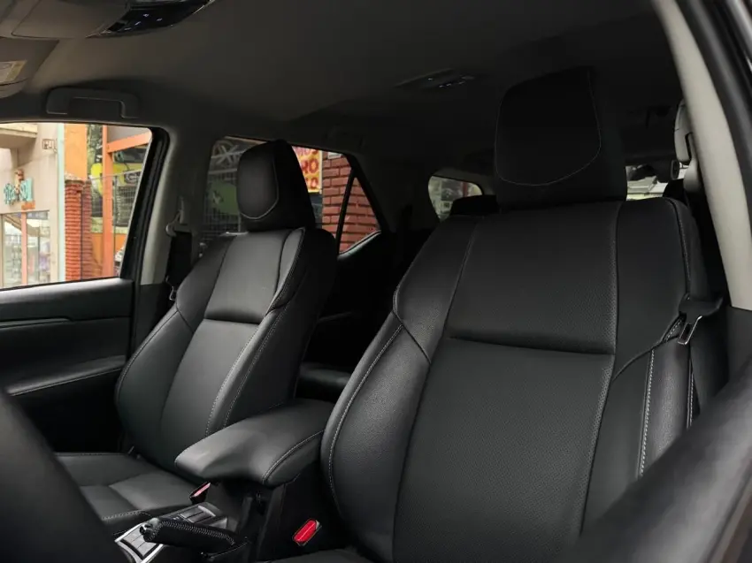 TOYOTA Hilux SW4 - Foto